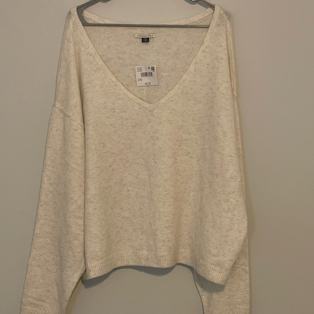 American Eagle woman’s Soft Cream Knit V-Neck sweater, size XXL